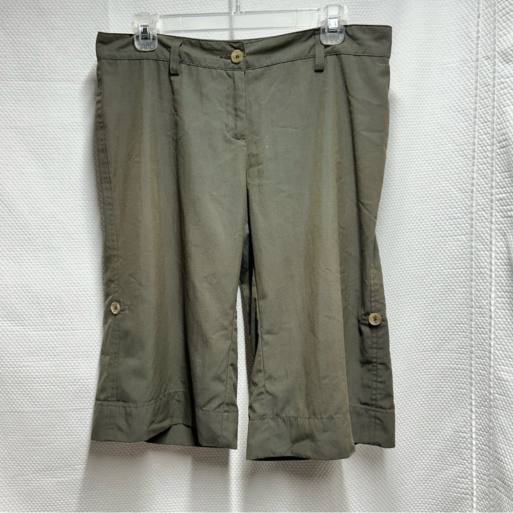 Weatherproof Women's Olive Green Bermudas‎ Size 8